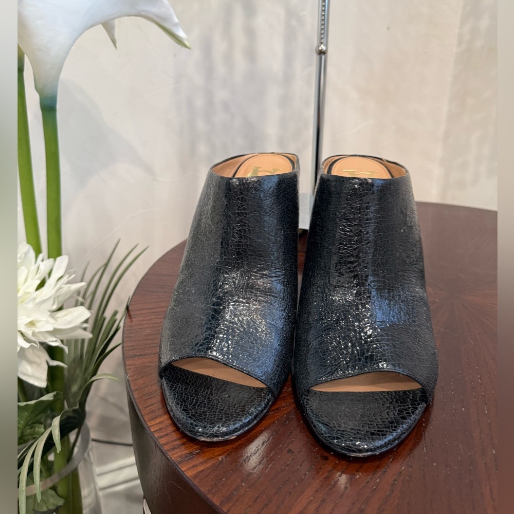 VINCE CAMUTO Bootie Ankle Boot Slip 0n Leather Women 9.5 M Black Tamiko Wedge